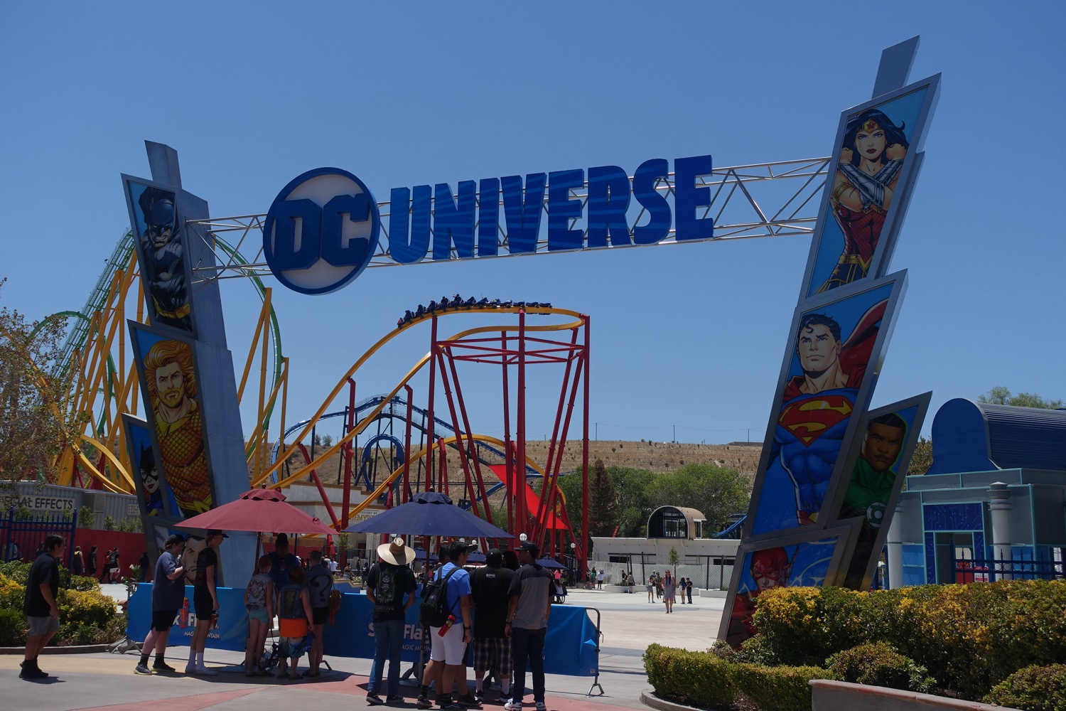 DC_Universe_%28Six_Flags_Magic_Mountain%29_entrance_archway.jpeg?timestamp=5078