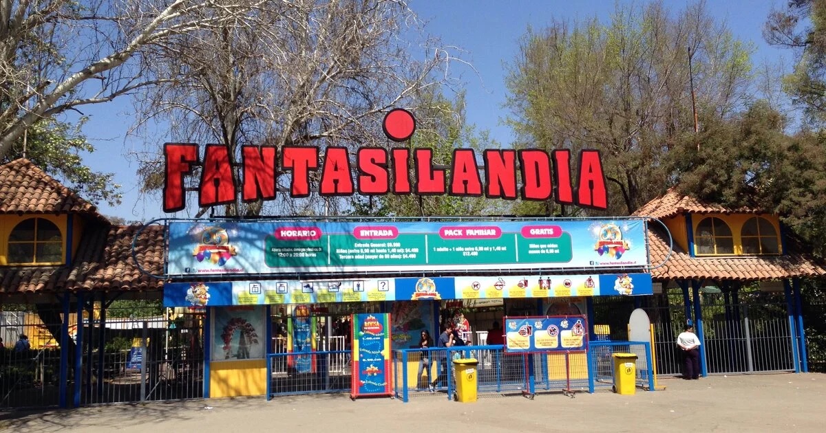 Fantasilandia%20entrance.jpeg